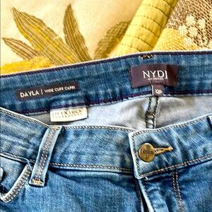 NYDJ Darla Wide Cuff Capri size 12p